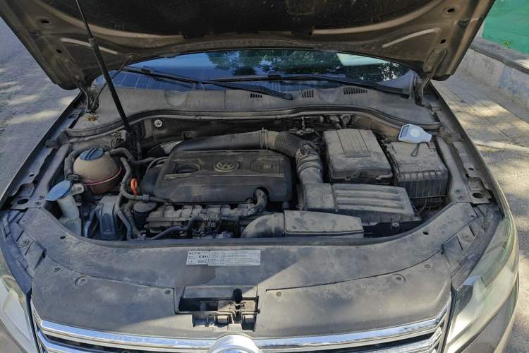 Used Volkswagen Magotan 2013 1.8TSI Premier Model Engine Bay