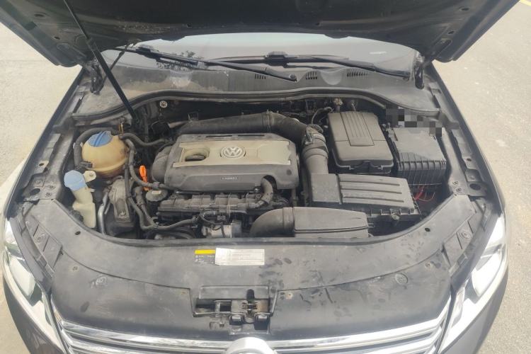 Used Volkswagen Magotan 2013 1.8TSI Luxury Model Engine Bay