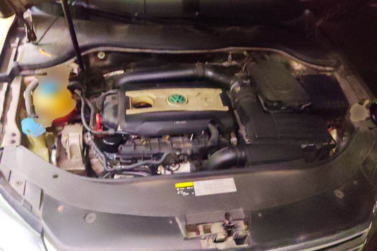 Used Volkswagen Magotan 2013 1.8TSI Premier Model Engine Bay