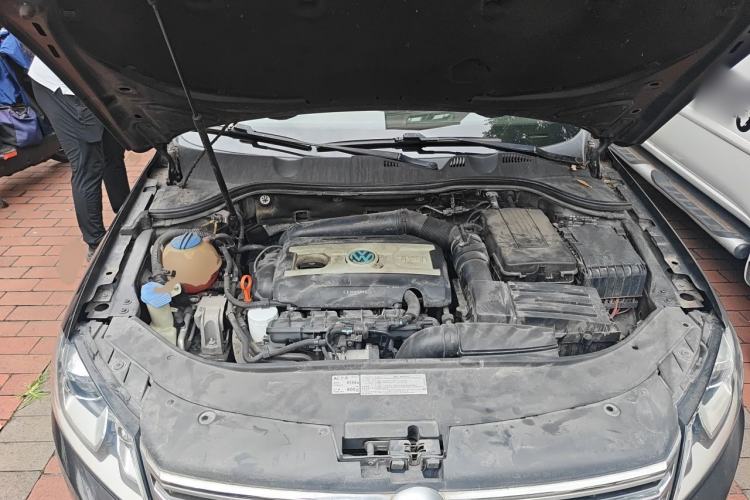 Used Volkswagen Magotan 2013 1.8TSI Luxury Model Engine Bay