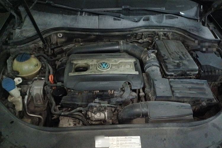 Used Volkswagen Magotan 2013 1.8TSI Prestige Model Engine Bay