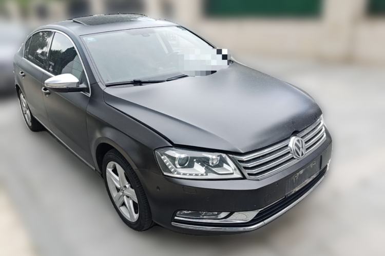 Used Volkswagen Magotan 2013 2.0 TSI Ultimate Model Front Right 45 Deg
