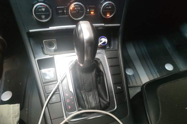 Used Volkswagen Magotan 2013 1.8TSI Luxury Model Gear Lever