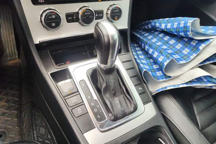 Used Volkswagen Magotan 2013 1.8TSI Premier Model Gear Lever