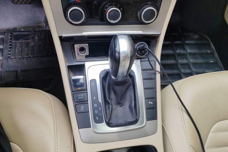 Used Volkswagen Magotan 2013 1.8TSI Premier Model Gear Lever