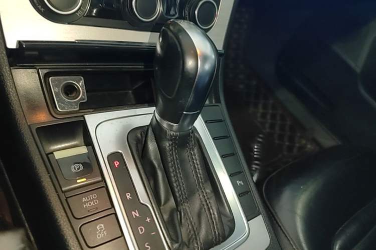 Used Volkswagen Magotan 2013 1.8TSI Premier Model Gear Lever