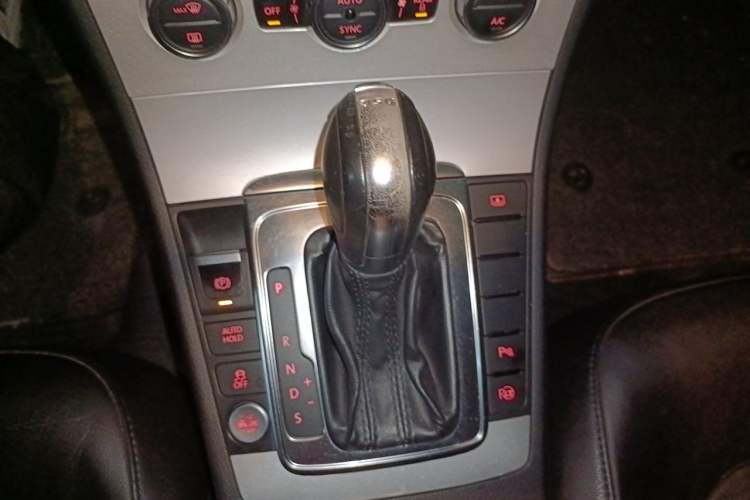 Used Volkswagen Magotan 2013 1.8TSI Prestige Model Gear Lever