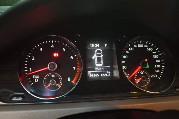 Used Volkswagen Magotan 2013 1.8TSI Premier Model Instrument Cluster