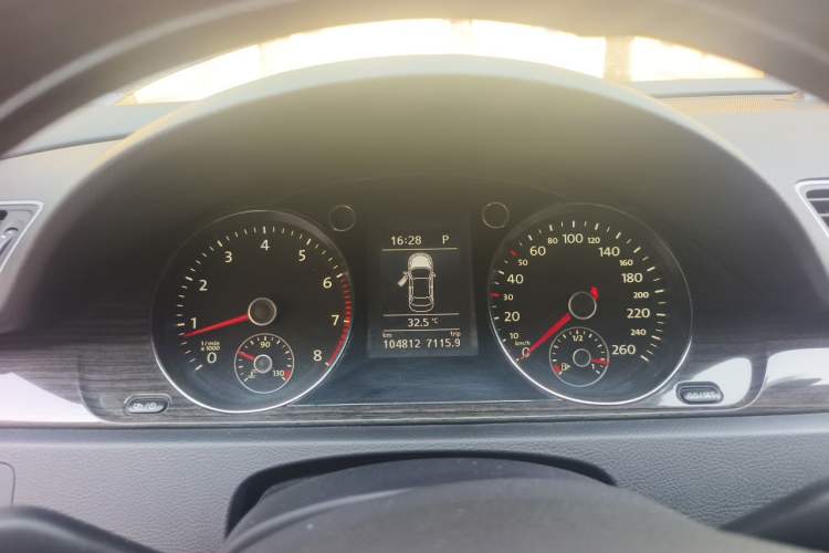 Used Volkswagen Magotan 2013 2.0 TSI Prestige Model Instrument Cluster