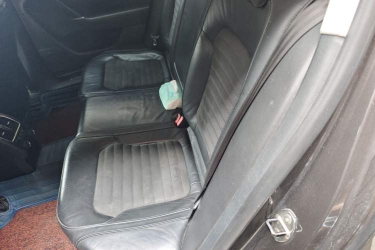 Used Volkswagen Magotan 2013 1.8TSI Luxury Model Left Rear Seat