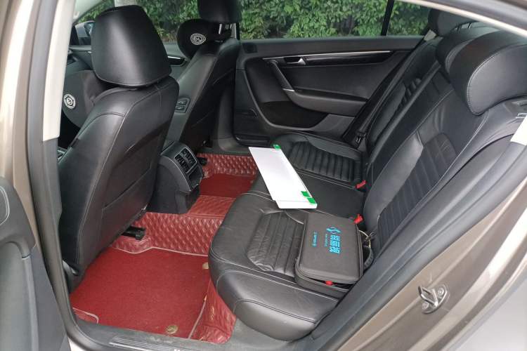 Used Volkswagen Magotan 2013 1.8TSI Luxury Model Left Rear Seat