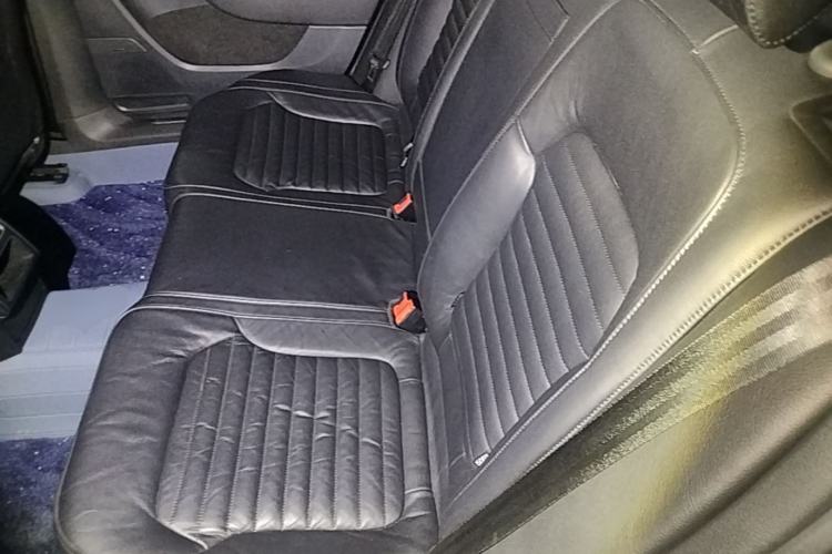 Used Volkswagen Magotan 2013 1.8TSI Luxury Model Left Rear Seat