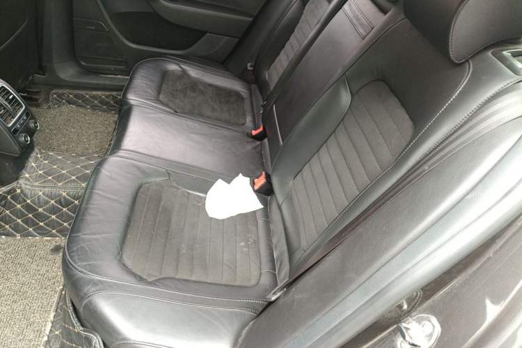 Used Volkswagen Magotan 2013 1.8TSI Prestige Model Left Rear Seat
