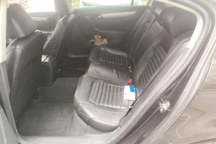 Used Volkswagen Magotan 2013 1.8TSI Premier Model Left Rear Seat