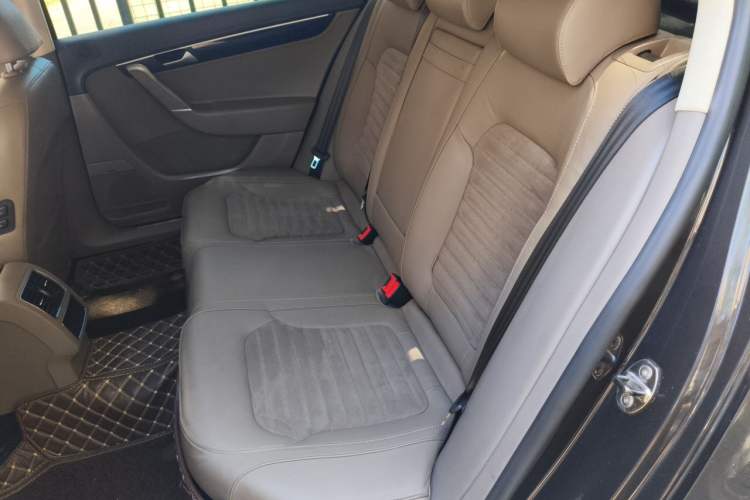 Used Volkswagen Magotan 2013 1.8TSI Luxury Model Left Rear Seat