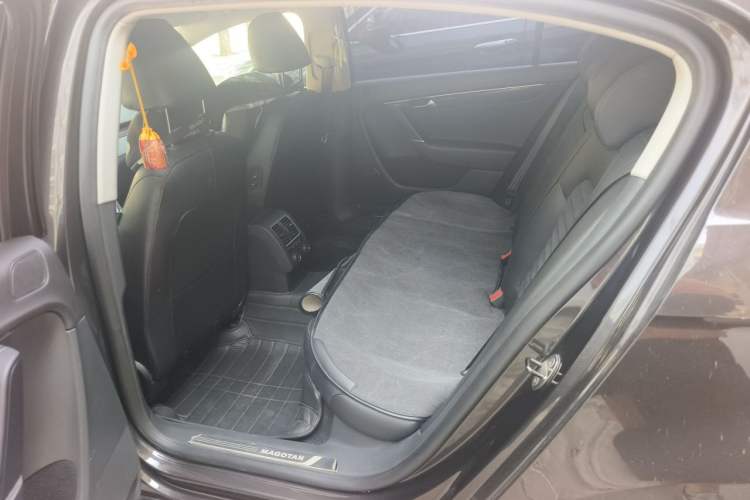 Used Volkswagen Magotan 2013 2.0 TSI Prestige Model Left Rear Seat