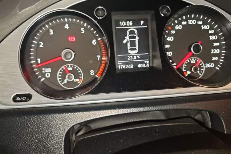 Used Volkswagen Magotan 2013 1.8TSI Premier Model Odometer Close Up