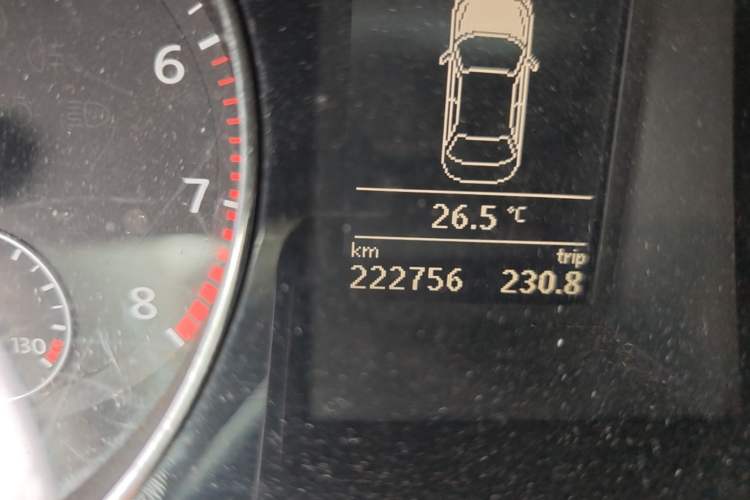 Used Volkswagen Magotan 2013 1.8TSI Premier Model Odometer Close Up