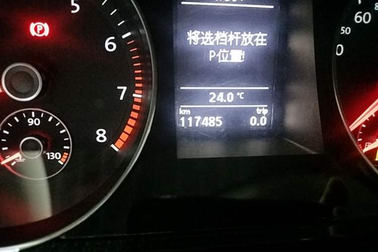 Used Volkswagen Magotan 2013 1.8TSI Luxury Model Odometer Close Up