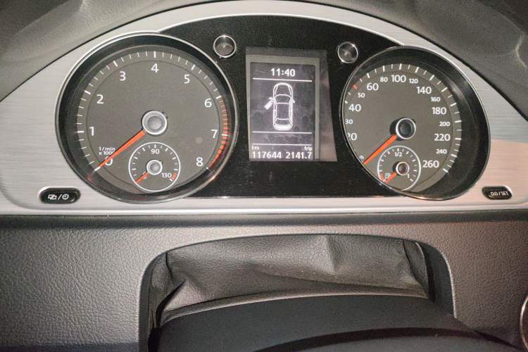 Used Volkswagen Magotan 2013 1.8TSI Premier Model Odometer Close Up