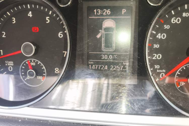 Used Volkswagen Magotan 2013 1.8TSI Premier Model Odometer Close Up