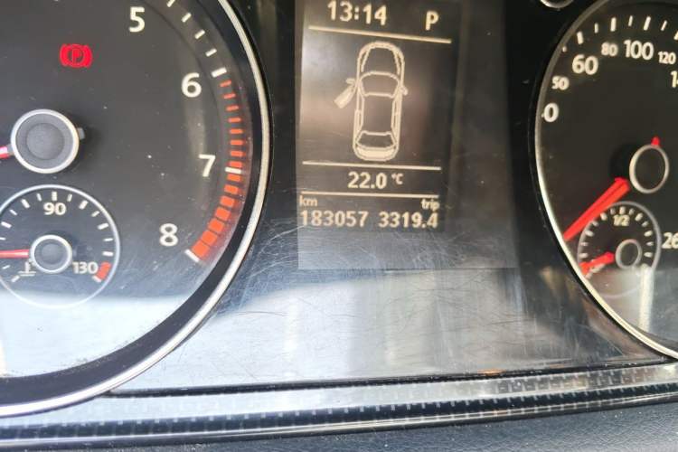 Used Volkswagen Magotan 2013 1.8TSI Luxury Model Odometer Close Up