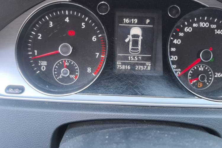 Used Volkswagen Magotan 2013 1.8TSI Premier Model Odometer Close Up