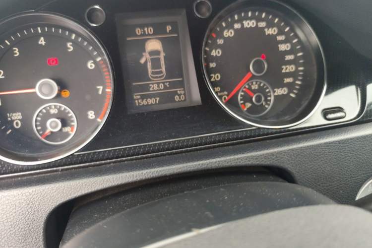 Used Volkswagen Magotan 2013 1.8TSI Premier Model Odometer Close Up