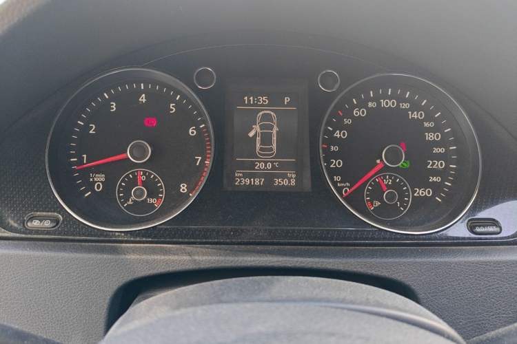Used Volkswagen Magotan 2013 1.8TSI Premier Model Odometer Close Up