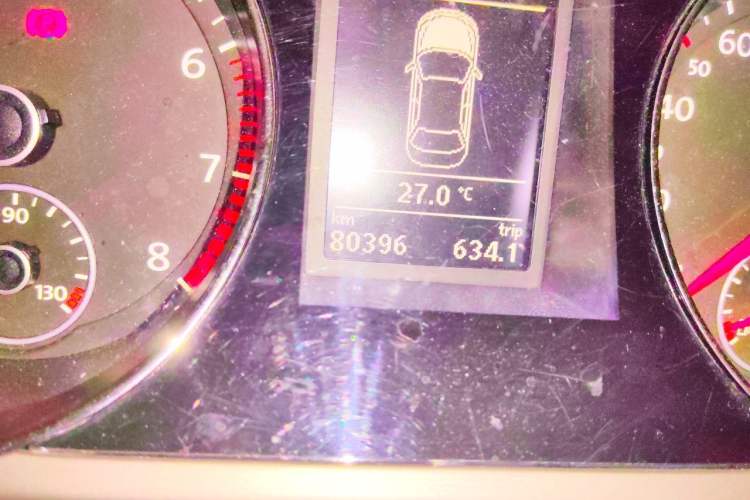 Used Volkswagen Magotan 2013 1.8TSI Premier Model Odometer Close Up