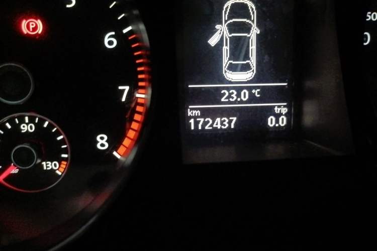Used Volkswagen Magotan 2013 1.8TSI Prestige Model Odometer Close Up