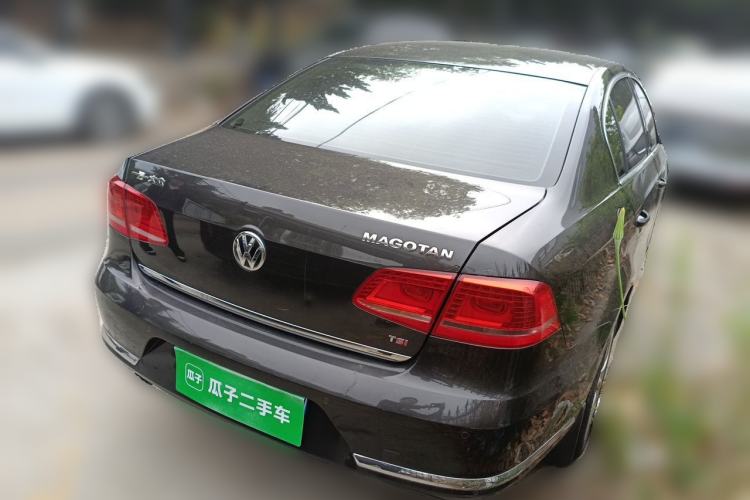 Used Volkswagen Magotan 2013 1.8TSI Prestige Model Rear Right 45 Deg