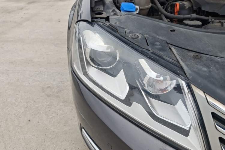 Used Volkswagen Magotan 2013 1.8TSI Premier Model Right Front Headlight