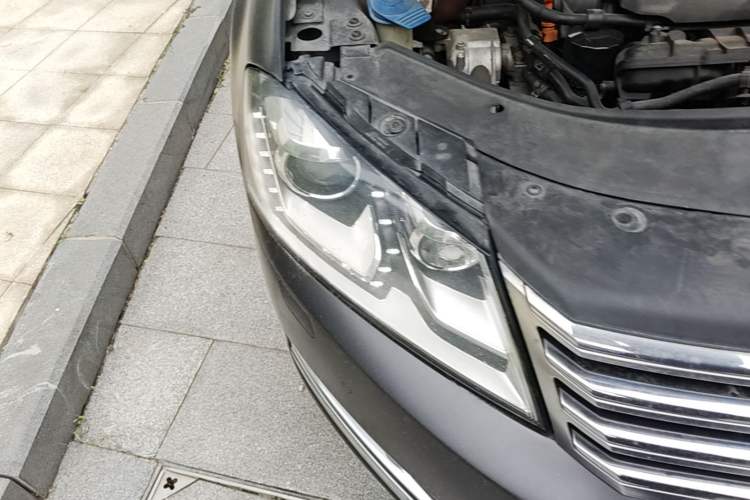 Used Volkswagen Magotan 2013 2.0 TSI Ultimate Model Right Front Headlight