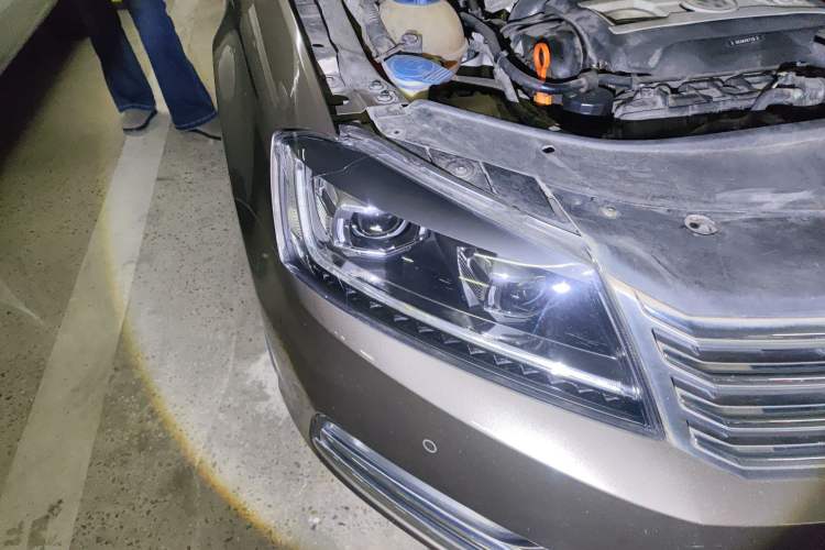 Used Volkswagen Magotan 2013 1.8TSI Premier Model Right Front Headlight