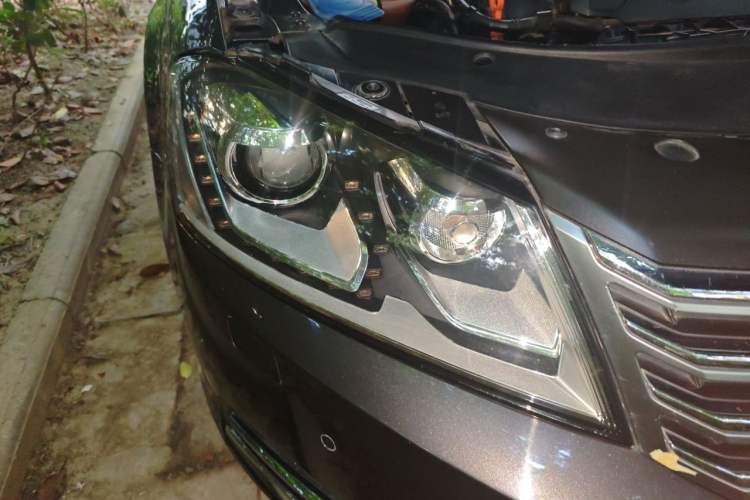 Used Volkswagen Magotan 2013 1.8TSI Premier Model Right Front Headlight