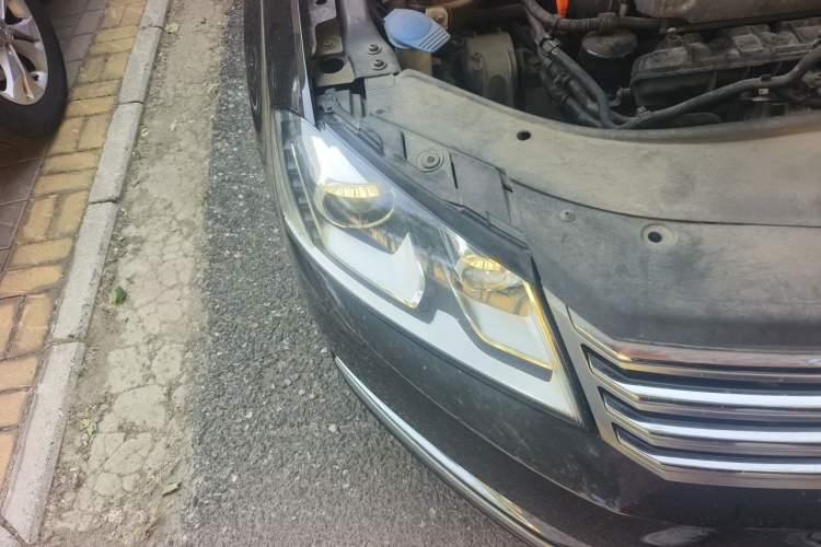Used Volkswagen Magotan 2013 2.0 TSI Prestige Model Right Front Headlight
