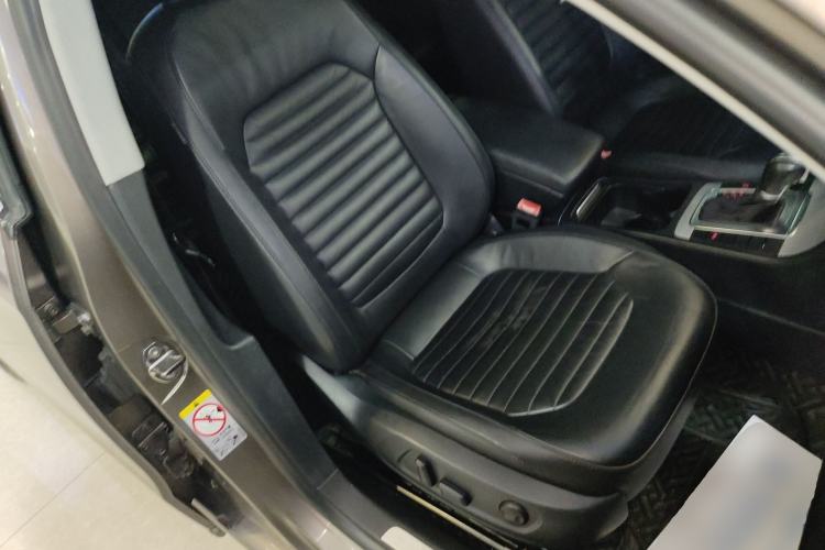 Used Volkswagen Magotan 2013 1.8TSI Luxury Model Right Front Seat