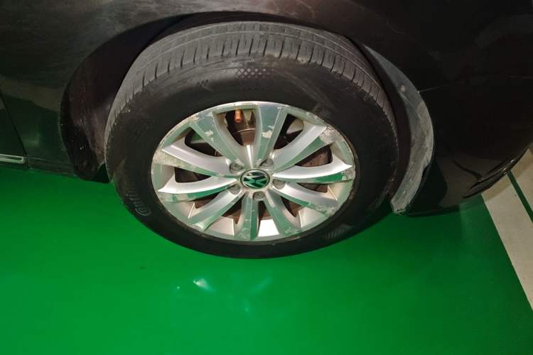 Used Volkswagen Magotan 2013 1.8TSI Premier Model Right Front Wheel Hub