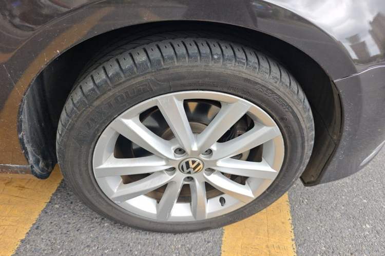 Used Volkswagen Magotan 2013 1.8TSI Luxury Model Right Front Wheel Hub