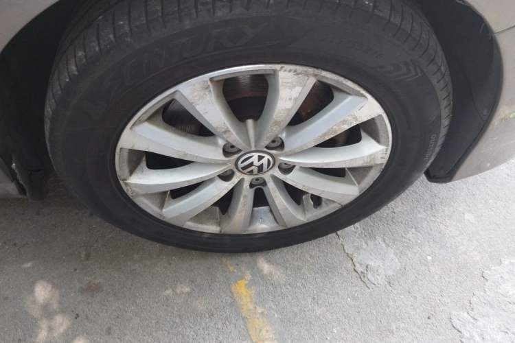Used Volkswagen Magotan 2013 1.8TSI Premier Model Right Front Wheel Hub