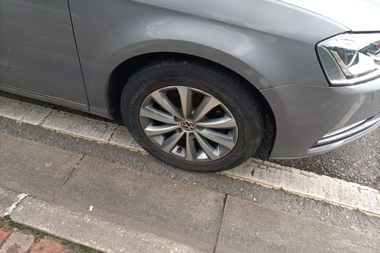 Used Volkswagen Magotan 2013 1.8TSI Luxury Model Right Front Wheel Hub