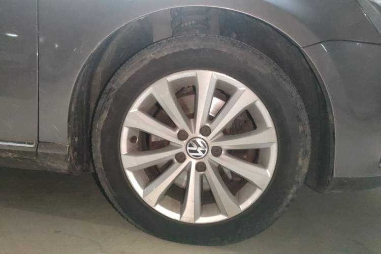Used Volkswagen Magotan 2013 1.8TSI Luxury Model Right Front Wheel Hub