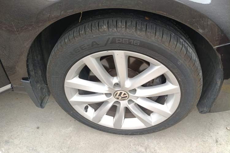 Used Volkswagen Magotan 2013 1.8TSI Prestige Model Right Front Wheel Hub