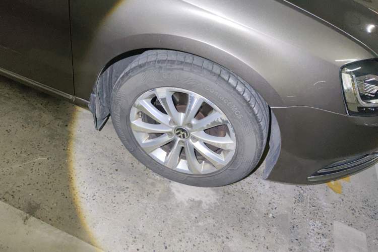 Used Volkswagen Magotan 2013 1.8TSI Premier Model Right Front Wheel Hub