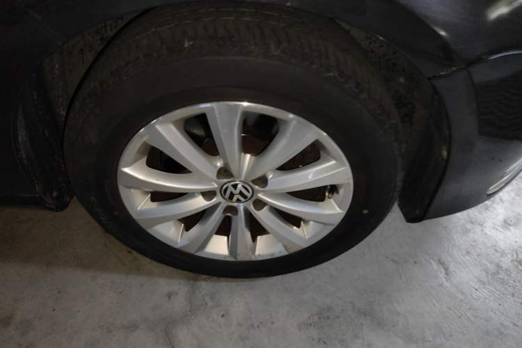 Used Volkswagen Magotan 2013 1.8TSI Luxury Model Right Front Wheel Hub