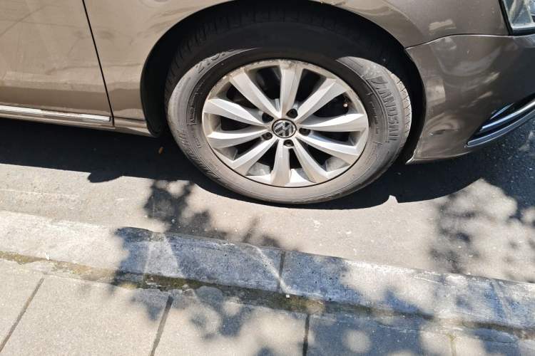 Used Volkswagen Magotan 2013 1.8TSI Luxury Model Right Front Wheel Hub