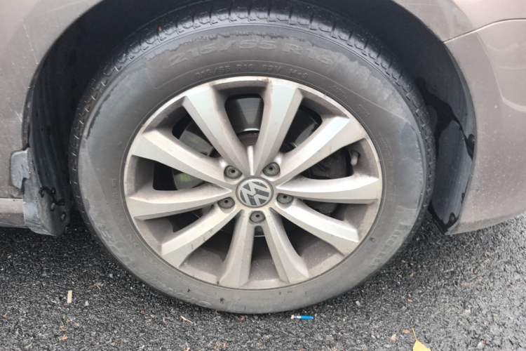 Used Volkswagen Magotan 2013 1.8TSI Premier Model Right Front Wheel Hub