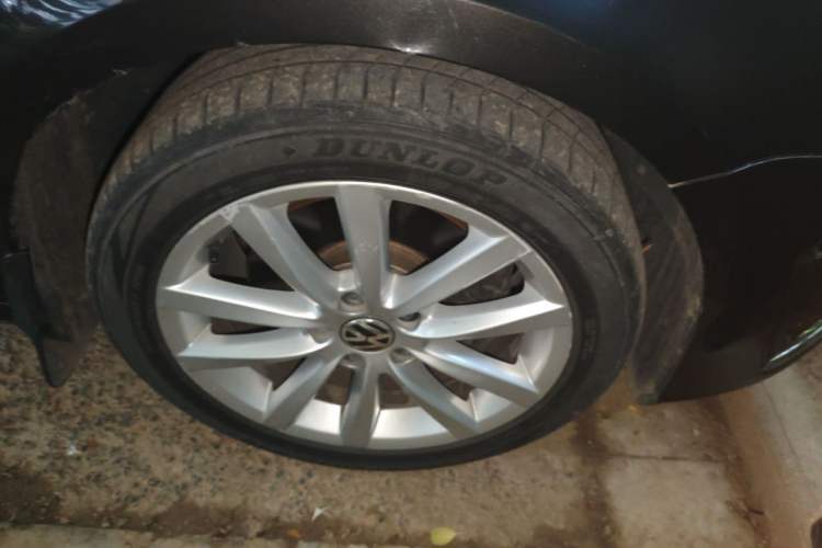 Used Volkswagen Magotan 2013 1.8TSI Premier Model Right Front Wheel Hub