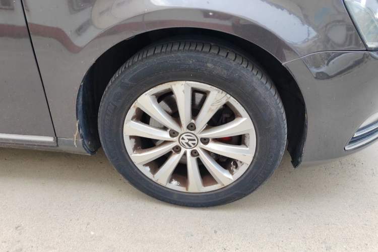 Used Volkswagen Magotan 2013 1.8TSI Premier Model Right Front Wheel Hub